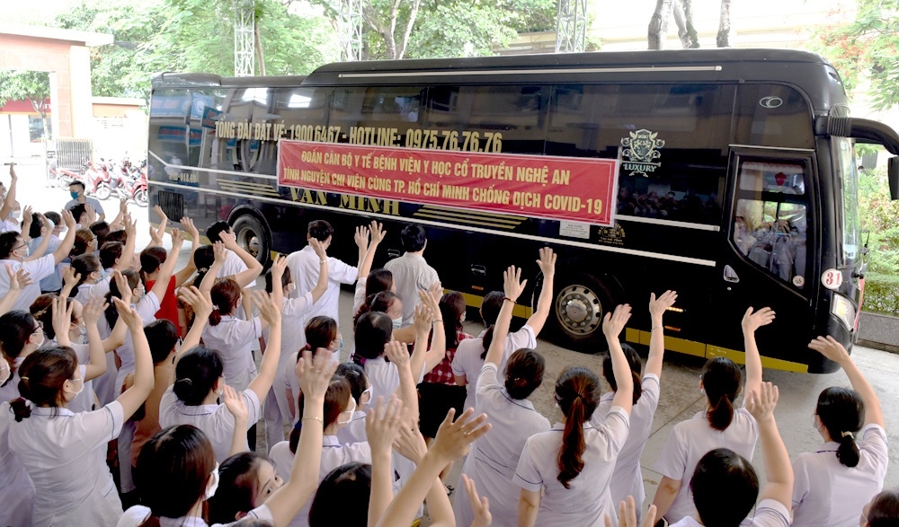 Nghệ An tiếp tục cử 20 thầy thuốc vào góp sức cho thành phố Hồ Chí Minh
