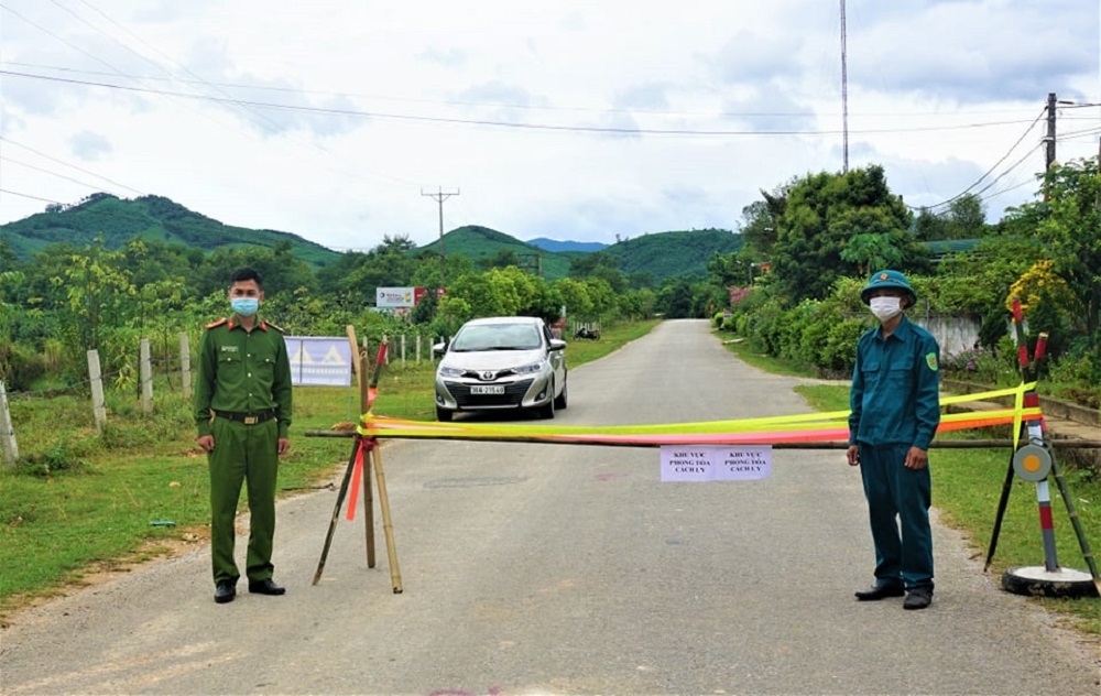 Huyện Hương Khê (Hà Tĩnh) dừng hoạt động dịch vụ không thiết yếu tại 5 địa phương
