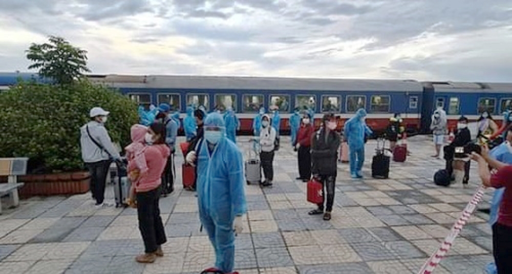 Chuyến tàu đặc biệt chở 800 công dân Hà Tĩnh đã về đến quê hương