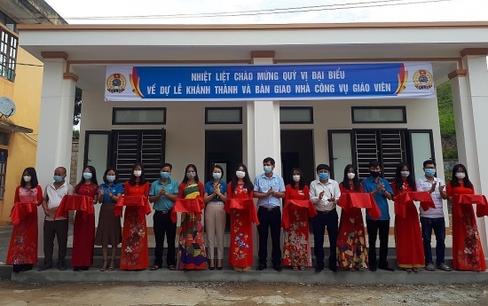 Công đoàn Giáo dục Hà Tĩnh bàn giao nhà công vụ giáo viên tại huyện Vũ Quang