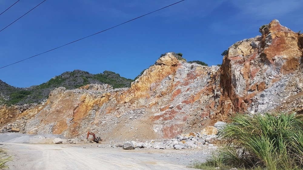 Thanh Hóa: Tạm dừng hoạt động khai thác của một doanh nghiệp tại mỏ đá núi Vức