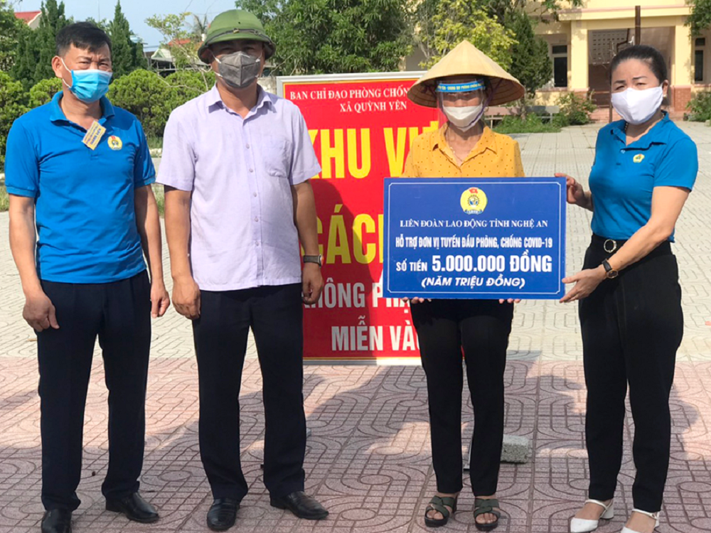 LĐLĐ Nghệ An hỗ trợ hơn 200 triệu đồng cho đội ngũ thầy thuốc Nghệ An vào chống dịch tại các tỉnh, thành phía Nam