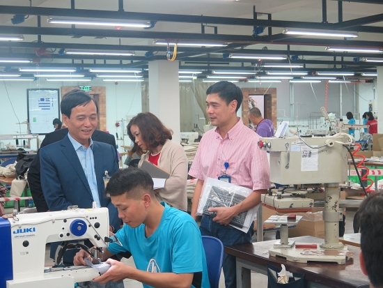 Hà Nội: Lương khối doanh nghiệp tăng nhẹ, thưởng Tết giảm so với năm trước