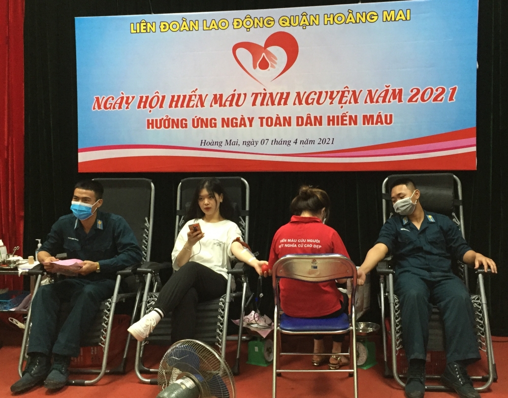 Cán bộ, công nhân viên chức lao động quận Hoàng Mai tích cực hiến máu tình nguyện