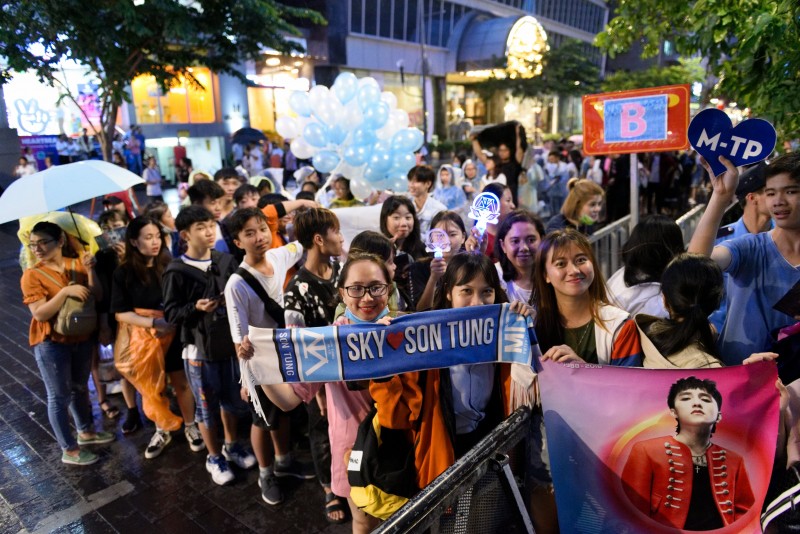 Giới trẻ TP Hồ Chí Minh mãn nhãn với Đại nhạc hội Viettel Kết nối triệu tâm hồn- Yêu bóng đá