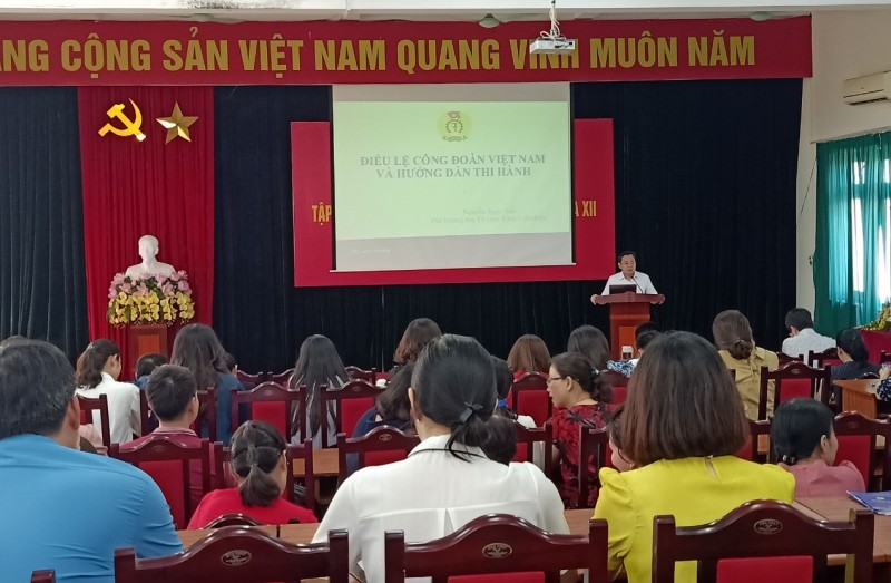 Hà Nội: Hơn 100 cán bộ công đoàn được tập huấn về Điều lệ Công đoàn Việt Nam khóa XII