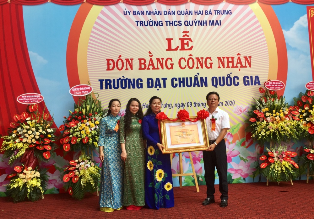 Trường Trung học cơ sở Quỳnh Mai đón Bằng công nhận đạt chuẩn Quốc gia