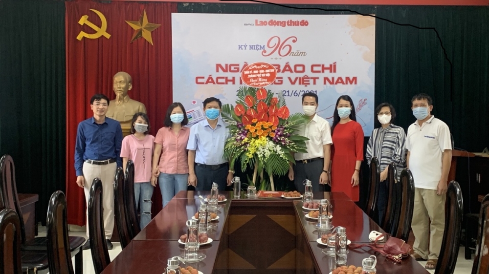 Lãnh đạo Thành ủy Hà Nội chúc mừng báo Lao động Thủ đô nhân kỷ niệm Ngày Báo chí Cách mạng Việt Nam