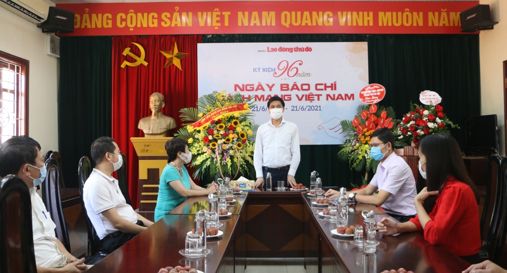 Lãnh đạo Tổng Liên đoàn Lao động Việt Nam chúc mừng báo Lao động Thủ đô