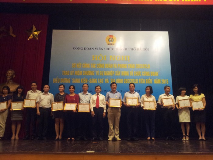 CĐ Viên chức Thành phố Hà Nội: khen thưởng 68 gia đình CNVCLĐ tiêu biểu