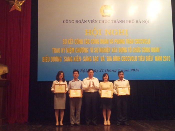 CĐ Viên chức Thành phố Hà Nội: khen thưởng 68 gia đình CNVCLĐ tiêu biểu