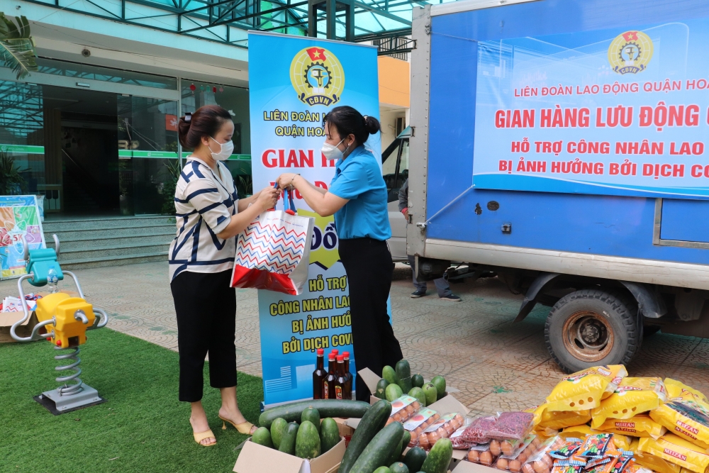 Quận Hoàng Mai đảm bảo đủ hàng hóa thiết yếu phục vụ người dân