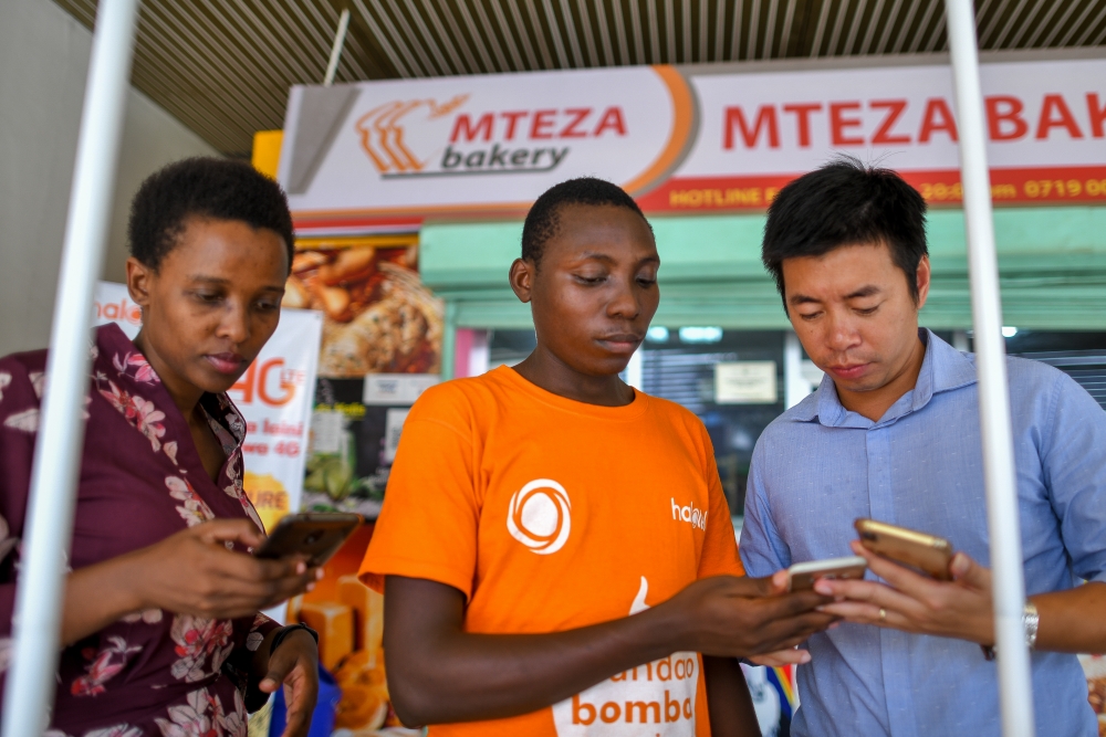 Mang lợi ích kép, hệ thống kiểm soát roaming của Viettel bảo vệ khách hàng khi đến khu vực biên giới