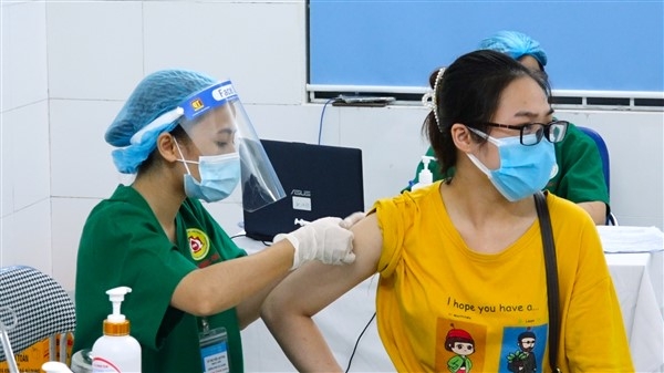 100 nhân viên y tế tỉnh Bắc Ninh hỗ trợ Gia Lâm chống dịch