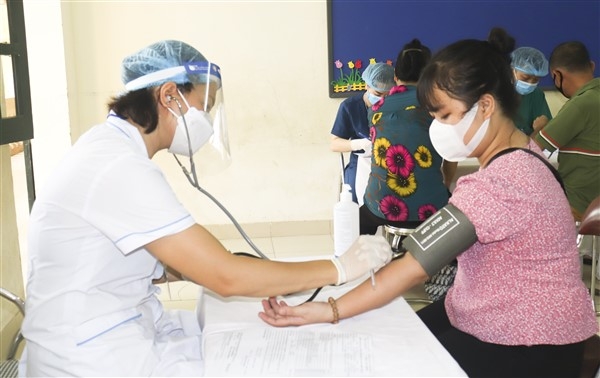 Người dân xã Đặng Xá, huyện Gia Lâm phấn khởi khi được tiêm Vacxin phòng Covid-19