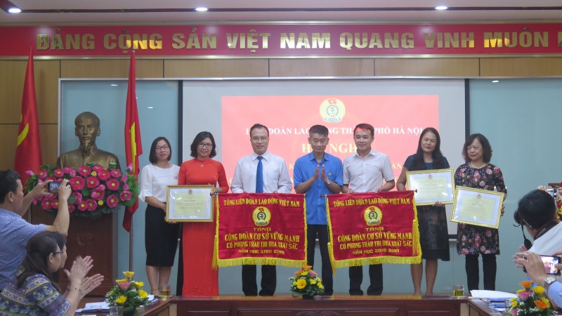 2 đơn vị nhận Cờ thi đua xuất sắc của Tổng Liên đoàn Lao động Việt Nam