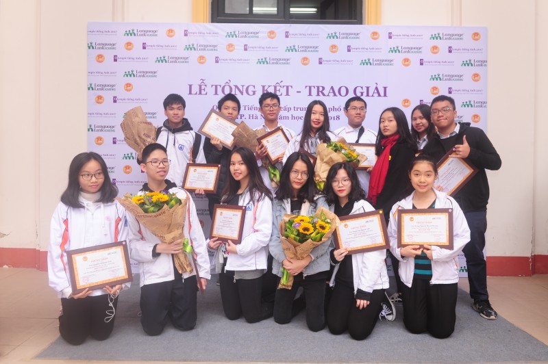 Bế mạc, trao giải Olympic tiếng Anh THPT Thành phố Hà Nội năm học 2017-2018