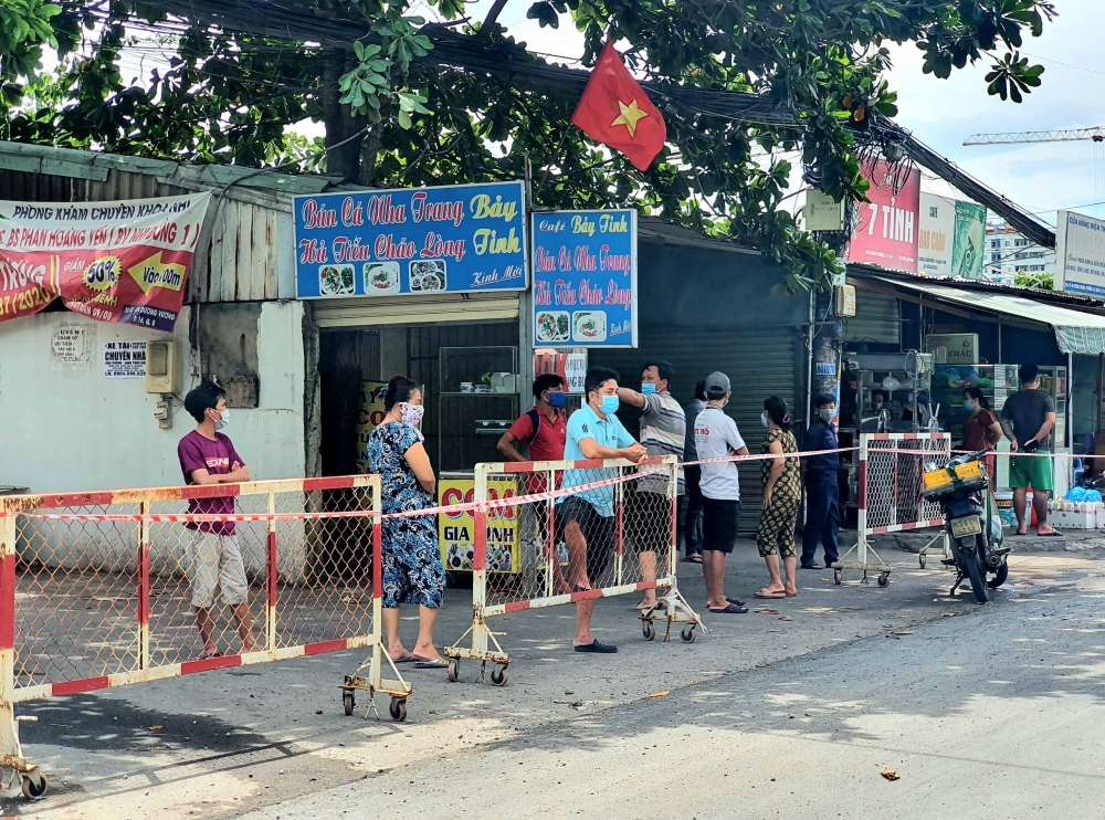 Phong tỏa khu phố 2.000 dân khi phát hiện 53 ca nhiễm Covid-19 tại Quận 8 - TP HCM