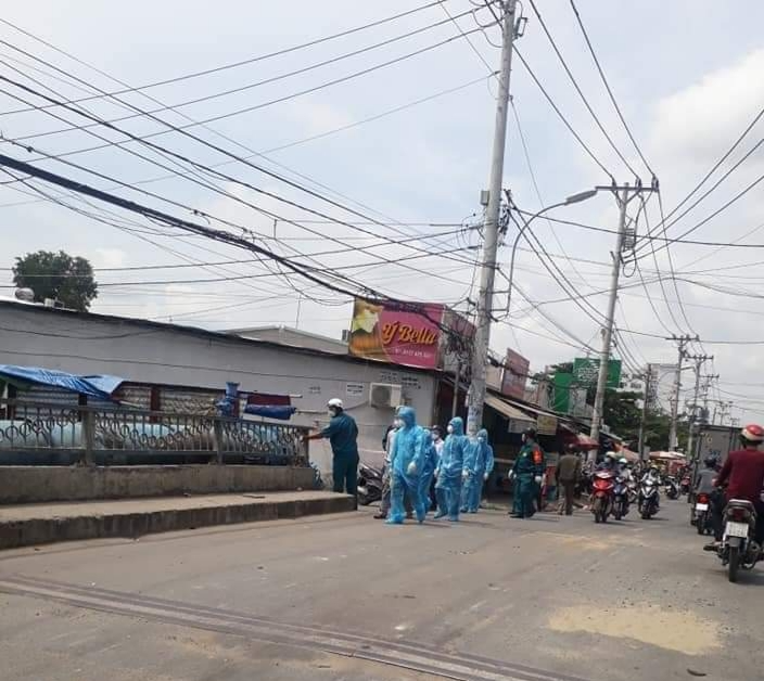 Phong tỏa khu phố 2.000 dân khi phát hiện 53 ca nhiễm Covid-19