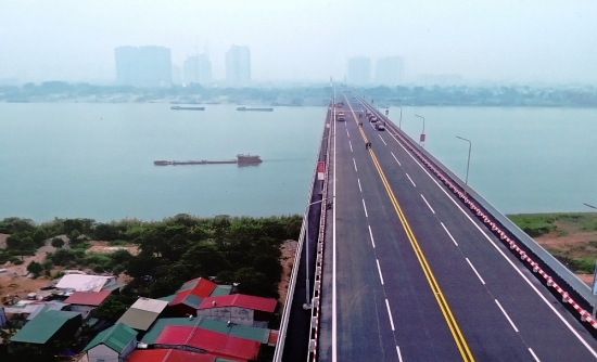 Kiểm soát chặt tải trọng xe qua cầu Thăng Long