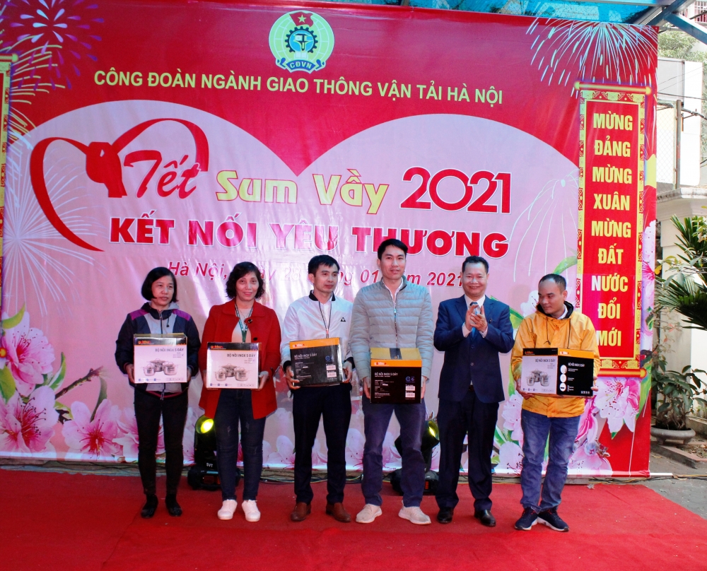 Công đoàn ngành Giao thông vận tải Hà Nội: Mang Xuân ấm đến đoàn viên và người lao động