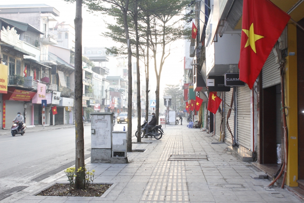 Vào thời khắc chiều của một ngày đông lạnh, hình ảnh đường phố Hà Nội đã quét qua với những tia nắng cuối ngày gây ấn tượng mạnh cho tất cả mọi người. Thưởng thức bức ảnh này sẽ đưa bạn đến với một không gian đậm chất phố phường của Hà Nội.