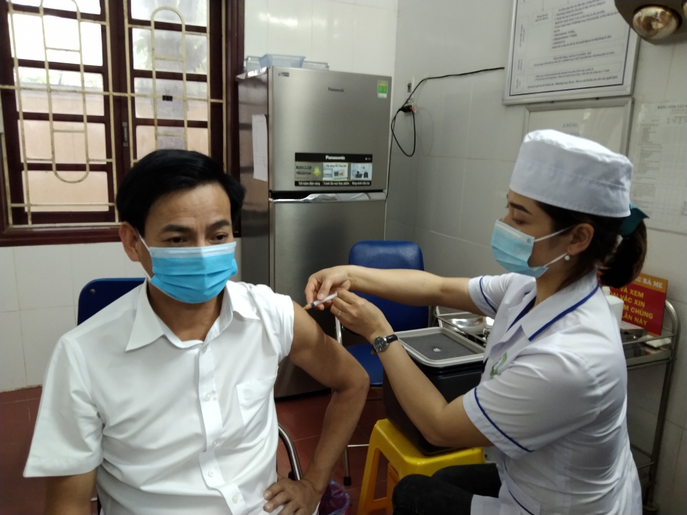 Huyện Ba Vì: Hơn 200 người được tiêm vắc xin phòng Covid-19