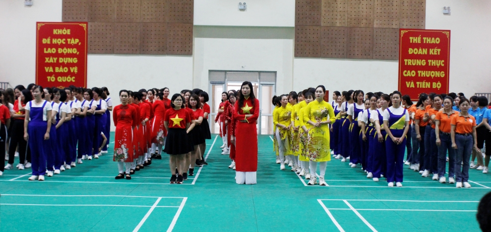 Sơn Tây: Sôi nổi hội thi Dân vũ trong cán bộ giáo viên, nhân viên khối trường học