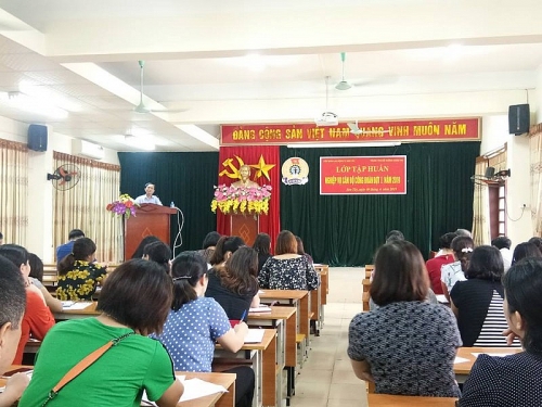 LĐLĐ thị xã Sơn Tây bồi dưỡng nghiệp vụ cho hơn 200 cán bộ công đoàn