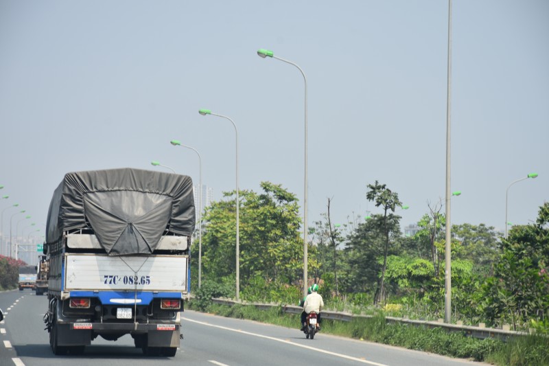 Ẩn họa xe máy ‘lạc’ vào cao tốc Đại lộ Thăng Long