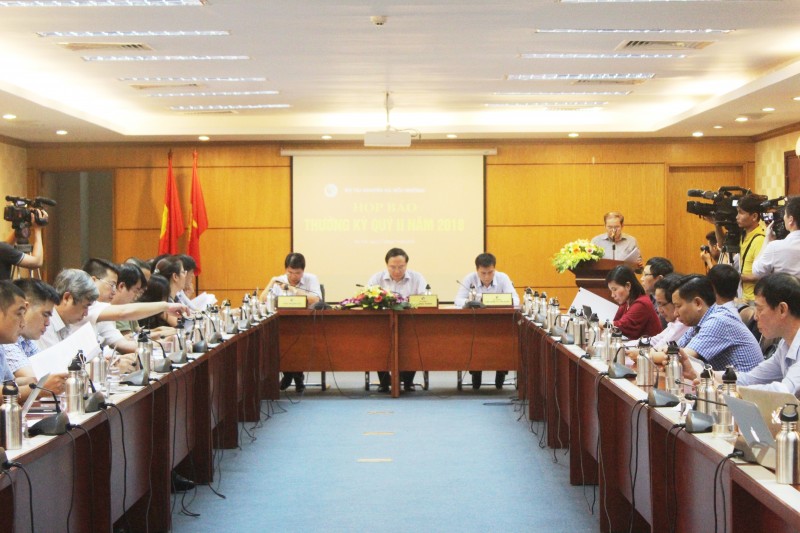 nhieu van de nong duoc de cap trong hop bao thuong ky