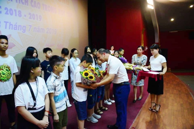 Thanh tra Sở GTVT Hà Nội tuyên dương học sinh có thành tích học tập tốt