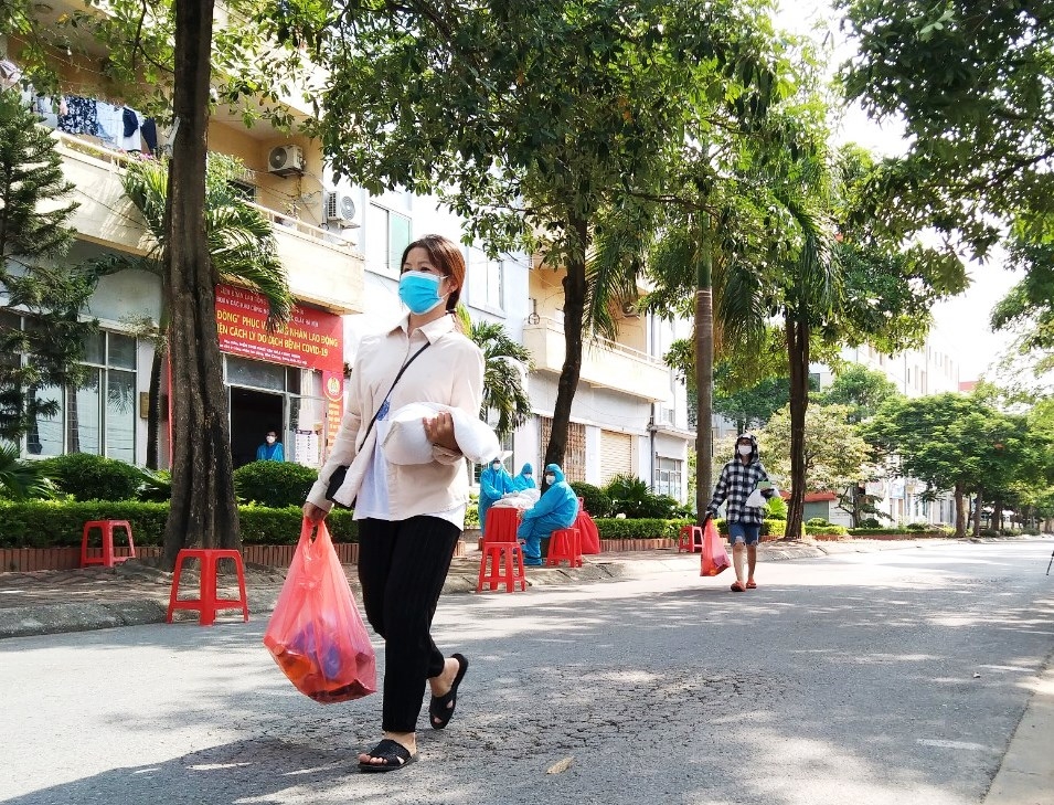 Cận cảnh “Siêu thị 0 đồng” cho người lao động khó khăn vì dịch Covid-19