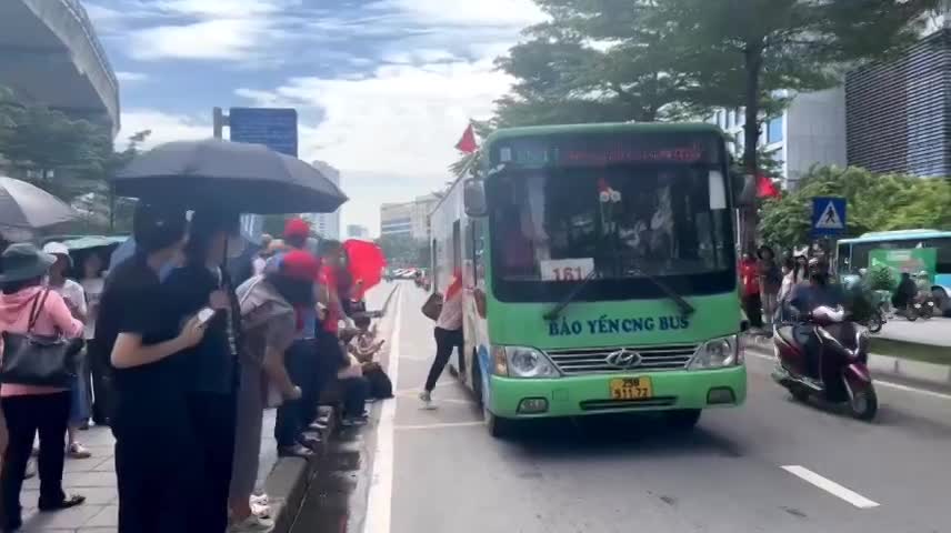 Tăng tần suất xe buýt, metro phục vụ tổng duyệt A80