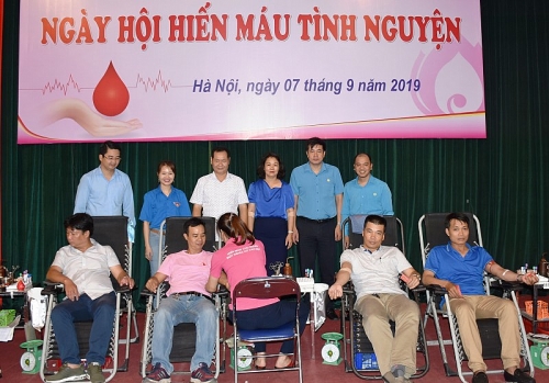 Hơn 150 cán bộ, công nhân viên chức lao động tham gia hiến máu tình nguyện