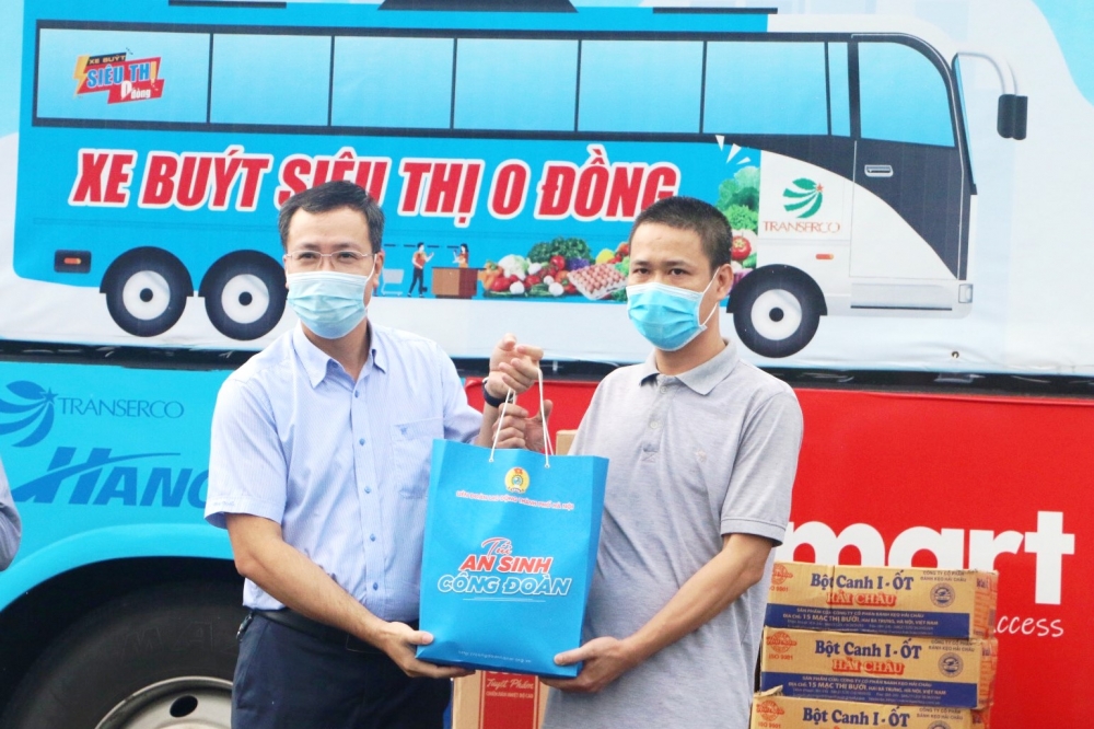 500 “Túi An sinh Công đoàn” đến với người lao động Tổng Công ty Vận tải Hà Nội