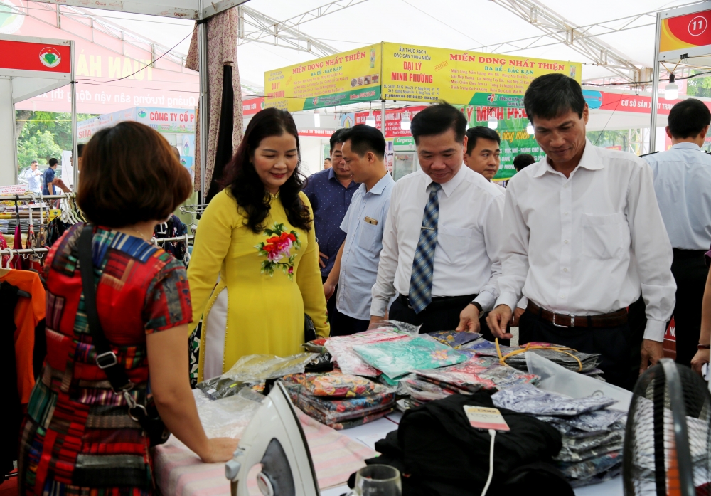 Khai mạc Tuần hàng Việt’ và điểm giới thiệu, bán sản phẩm OCOP tại Sơn Tây