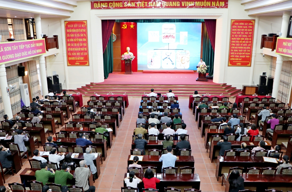 Sơn Tây hưởng ứng Ngày pháp luật Việt Nam