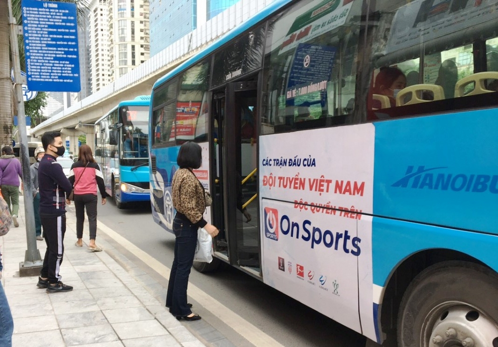 Lượng hành khách đi xe buýt tại Thủ đô có xu hướng tăng trở lại