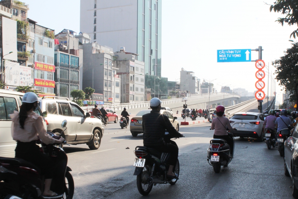 Áp lực giao thông được san sẻ ngày đầu thông xe Vành đai 2 đoạn Ngã Tư Sở - Ngã Tư Vọng