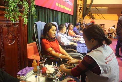 Hơn 350 đoàn viên, CNVCLĐ thị xã Sơn Tây tham gia hiến máu
