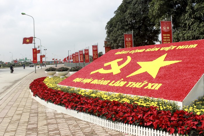 Hà Nội rực rỡ cờ hoa chào mừng Đại hội Đảng toàn quốc lần thứ XII