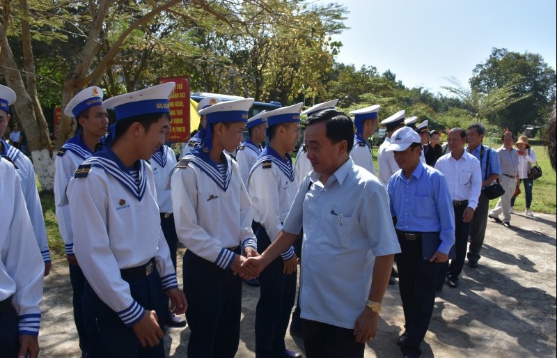 Mang Xuân đến sớm với quân dân vùng biển đảo Tây Nam