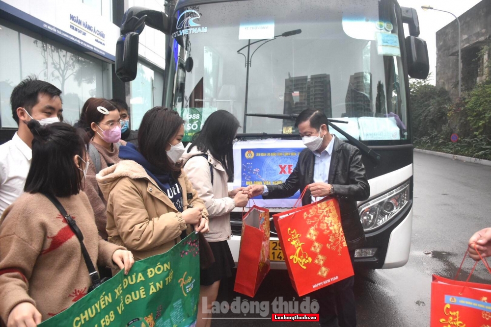 Quận Thanh Xuân: Hỗ trợ xe đưa đoàn viên, người lao động về quê đón Tết Nhâm Dần 2022
