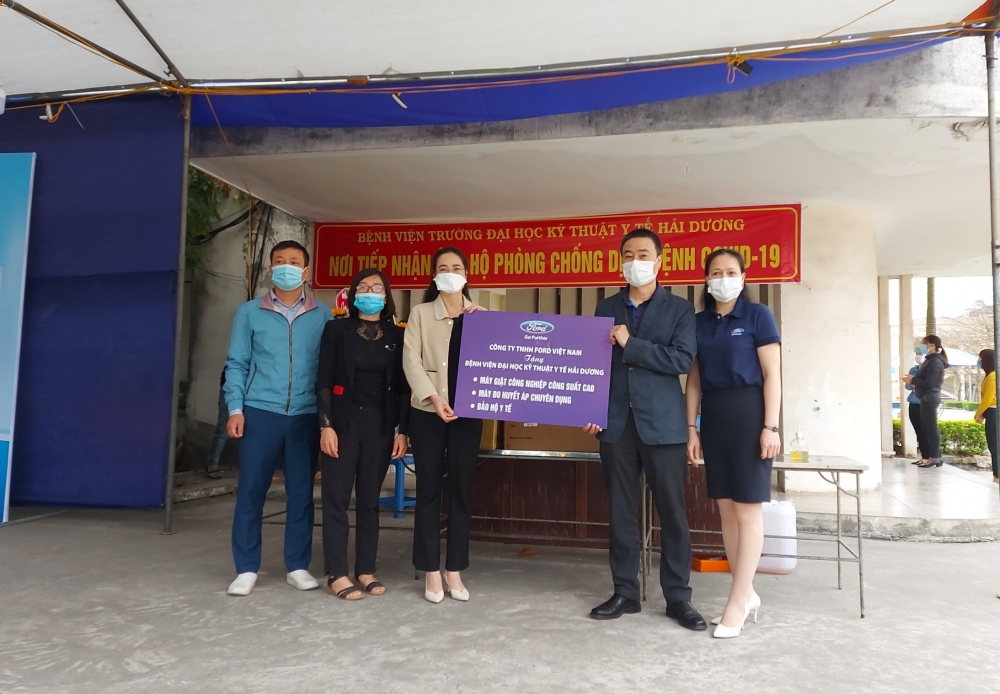 Ford Việt Nam hỗ trợ phương tiện vận chuyển và trang thiết bị  y tế cho tỉnh Hải Dương
