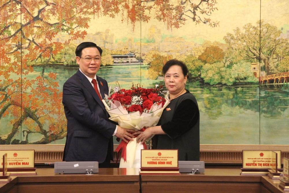 Đoàn đại biểu thành phố Hà Nội chúc mừng tân Chủ tịch Quốc hội Vương Đình Huệ