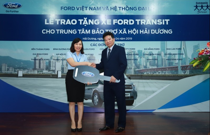 Ford Việt Nam tặng xe Transit cho Trung tâm Bảo trợ Xã hội Hải Dương