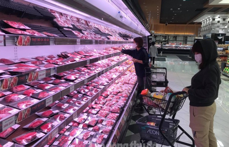 Thịt lợn nhập khẩu tràn lan trên mạng xã hội, “siêu thị” khan hiếm