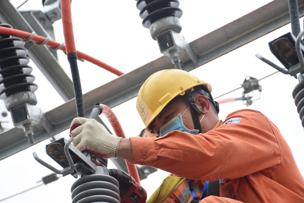 EVN Hà Nội: Tăng cường kiểm tra, bảo dưỡng các trạm biến áp, đường dây đảm bảo vận hành an toàn trong mùa hè