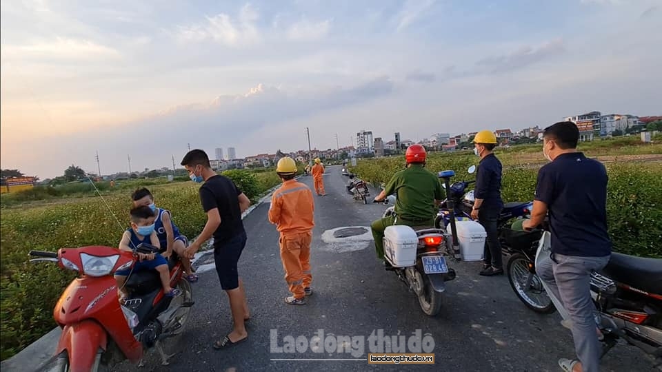 EVN Hà Nội cảnh báo người dân không được thả diều gần hành lang an toàn lưới điện